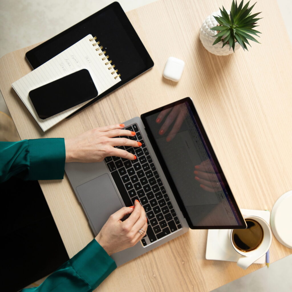 Caro, virtuelle Assistentin für E-Mail-Marketing